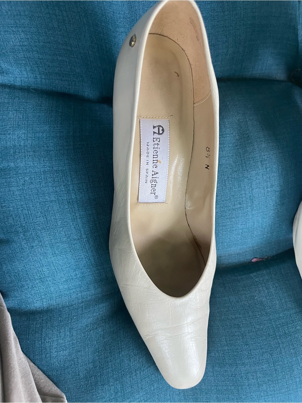 Vintage Etienne Aigner ivory Leather Pumps Made in Spain 8.5 N Low Mid Heel